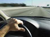 Авто едет на скорости