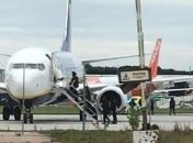Самолет Ryanair экстренно совершил посадку из-за угрозы взрыва на борту