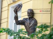 Мемориальная доска-горельеф Богдану Ступке