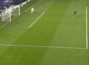 В АПЛ футболист забил автогол не глядя (видео)