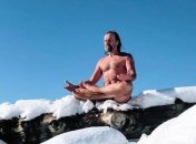 "Ледяной человек": экстремал, который покоряет горы в одних шортах (Фото)