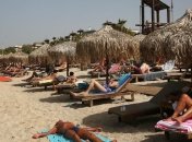 В Греции ослабили карантин: люди отправились на пляжи