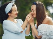 Свекровь поздравляет невестку