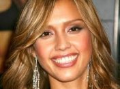 Альба будет рожать под гипнозом