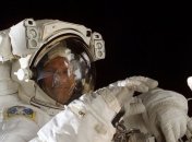 Это вас точно удивит: астронавт показал, что происходит с медом в условиях невесомости (Видео)