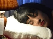 Главные причины никогда не спать с косметикой на лице