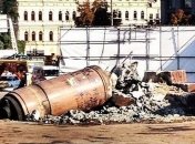 В Днепропетровске коммунальщики снесли постамент от памятника Ленину