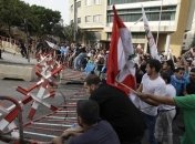 В Бейруте протестующие штурмуют здание правительства