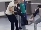 В Ирпене старшеклассники едва не покалечили школьника прямо на глазах у учителя