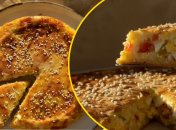 Заливний пиріг з яйцями, сиром та помідором