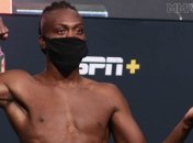 Боец UFC принес тарантула на взвешивание (Видео)