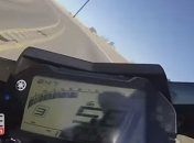 Байкер снял на видео свое падение с обрыва (Видео)