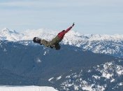 Сноубордист смог выжить в лавине благодаря подарку друзей