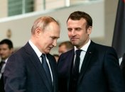 Эммануэль Макрон и Владимир Путин во время встречи в 2017 году