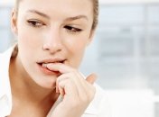 Привычка грызть ногти вредна для здоровья