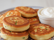 Оладки із зеленою цибулею