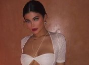 Кайли Дженнер поделилась снимками в откровенном наряде от Jacquemus