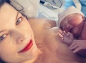 Новонароджену дочку Міли Йовович госпіталізували, відома причина