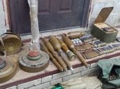 В районе АТО обнаружили два тайника с патронами, глушителями и гранатами