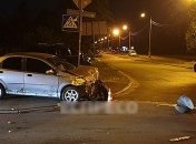 В Киеве на Дарнице такси въехало в кафе