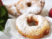 Яблочные пончики