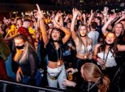 Устроили вечеринку на 1300 человек: в Амстердаме провели "коронавирусный" эксперимент