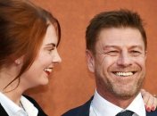 Звезда "Игры престолов" прокомментировал ссору со своей супругой на борту самолета