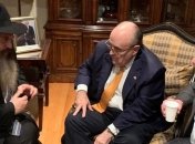 Еврейская община Украины решила присвоить адвокату Трампа звание почетного мэра Анатевки 