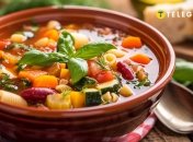 Мінестроне - це італійський овочевий суп (зображення створено за допомогою ШІ)