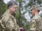 Порошенко вручил награды старшинам ВСУ в Житомирской области