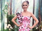 Катя Осадчая показала новое фото в ярком летнем платье