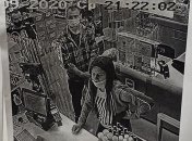 Били в грудь и в лицо с локтя: в супермаркете Киева охрана поиздевалась над покупателем (фото)