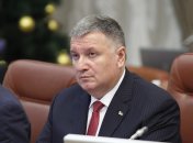Арсен Аваков звітує в соцмережах про допомогу фронту