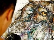 Художник создает потрясающие портреты совы из хаотичных брызг красок 