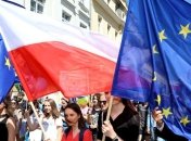 Евросоюз начал вводить санкции против Польши 