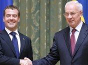 Медведев написал Азарову о разногласиях при строительстве АЭС