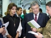 Порошенко рассказал, какие книги любит читать несмотря на нехватку времени