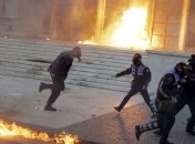 Протестующие в Албании пытались поджечь офис главы правительства