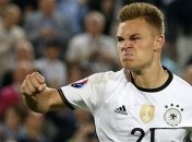 "Бавария" не продаст Киммиха в "Манчестер Сити"