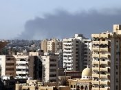 В Ливии после попадания ракеты загорелось хранилище нефтепродуктов