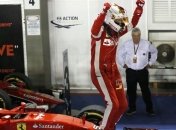 Феттель выиграл Гран-при Сингапура, Хэмилтон сошел