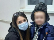 Ребенок с правоохранительницей