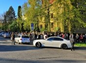 Украинцы в Праге выстроились в огромную очередь у избирательного участка