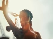 Полицейскому который избил студента избрали меру пресечения