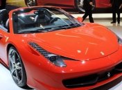 В Китае женщина всего за пару минут разбила прокатный Ferrari (Видео)