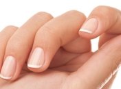 Почему появляются пятна на ногтях