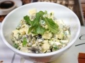 Простой в приготовлении салат с грибами