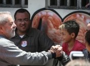 Экс-президент Бразилии вышел на свободу (Видео)