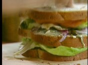 Сендвич с копчёным лососем