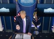 "Что бы это ни было - это ужасно": Трамп все еще не исключает версию об атаке на порт Бейрута